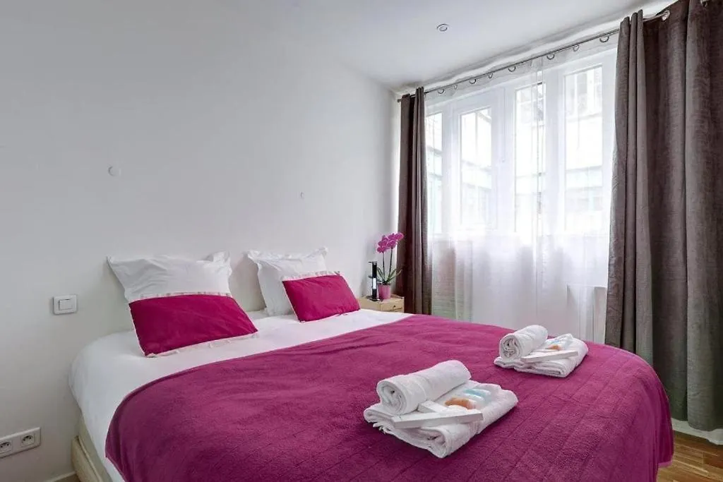 Bluestay 650 - Superb Apartment In Paris France