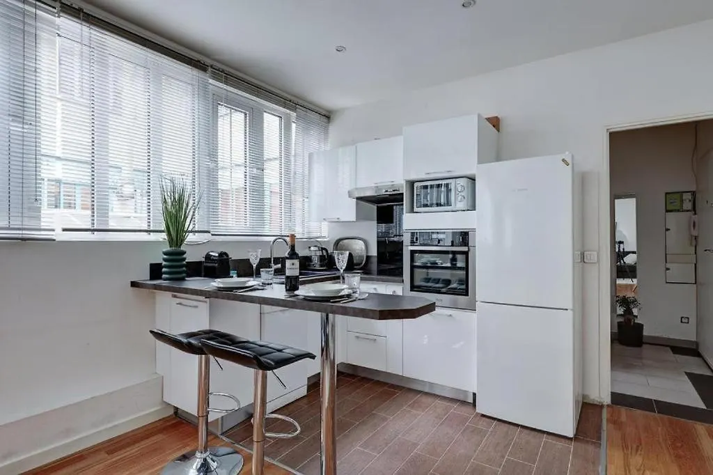 Bluestay 650 - Superb Apartment In Paris France